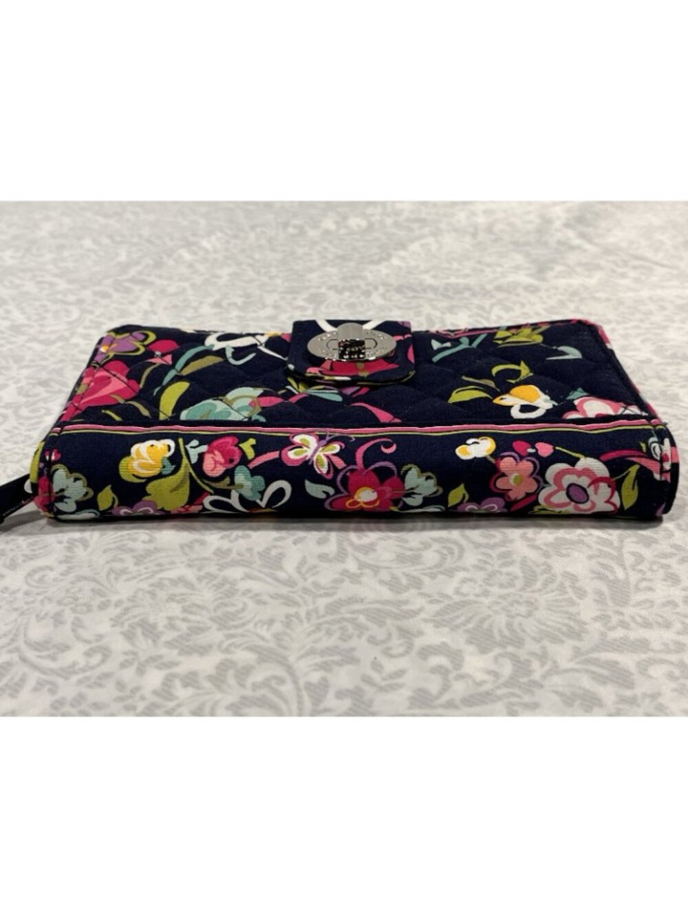 Vera Bradley "Ribbons" Turn Lock Wallet Quilted Navy Blue Zipper 8”x5” - Picture 4 of 13